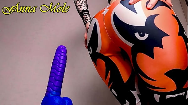 PAWG in spandex leggings wiggles her ass and rides a big ribbed dildo