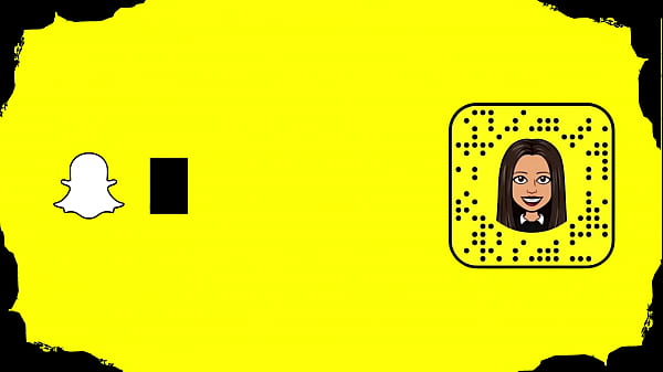 Jeune fille ruby nikara montre son cul