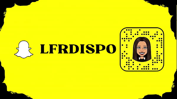 Jeune fille ruby nikara montre son cul