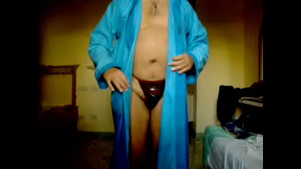 Play MP4 - HPIM9039&period;MPG strip tease in hotel room