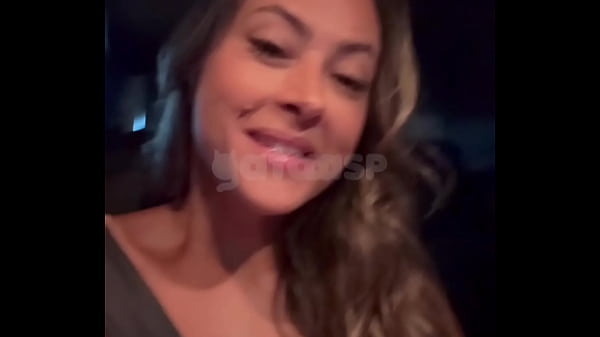 Encontrei um macho roludo na balada que me pegou na frente do corno e depois me comeu na pracinha num DOGGING safado! COMPLETO NO RED 