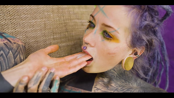 Alt teen gets her ass fisted 