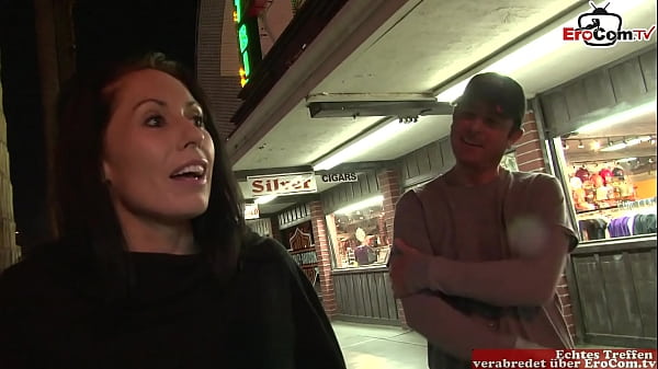 Play MP4 - Brunette slut with natural tits in fishnet stockings