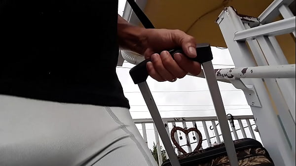 The bottom bulge boy strikes again 