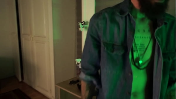 Play MP4 - Hot girl goes around Cipriani's house touching herself