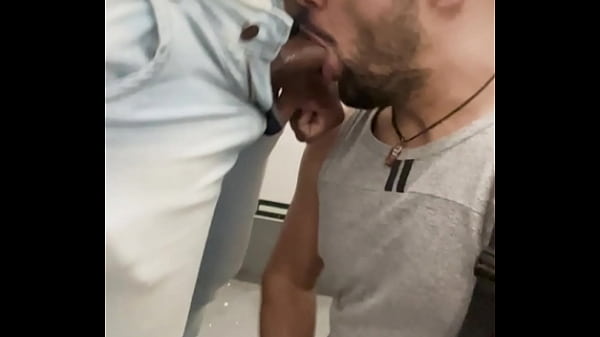 Gozei Chupando O Seguran&ccedil;a Nas Escado Do Shopping, Que Adrenalina Intensa. thumbnail