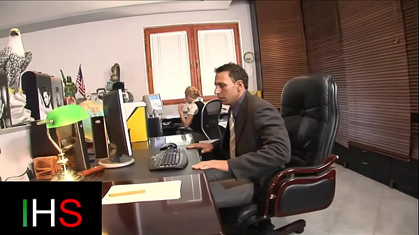 Nonton Blonde Secretary Slut Split In Pussy And Ass thumbnail