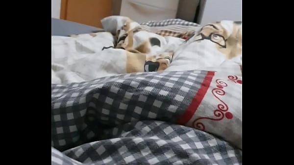 Junger Typ holt_sich einen runter