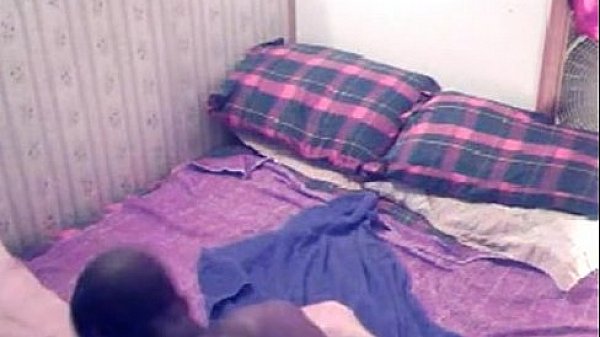 AMATEUR INTERRACIAL COUPLE FUCKING ON CAM 