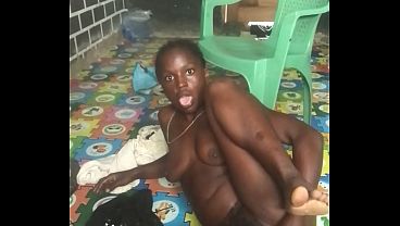 Crazybitch Twerking Naked Then Enjoyed Fucking Her Big Dildo In Both Ass And Pussyb thumbnail