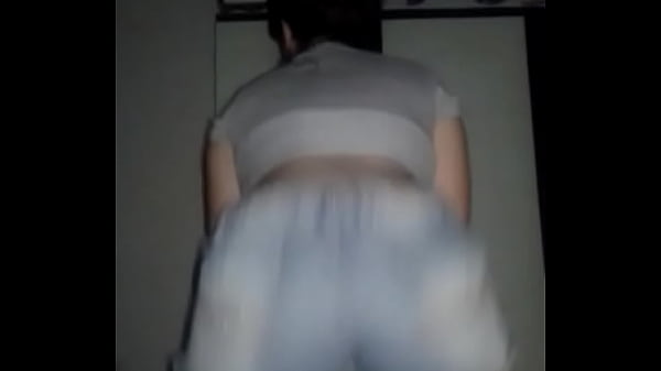 Dan&ccedil;ando funk com cuzinho piscando 