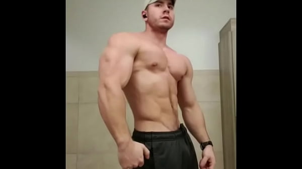 Play MP4 - hotmuscles6t9 showing off huge muscles