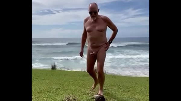Play MP4 - Werrong Nude&period; Beach