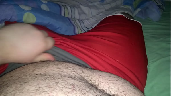 Louco pra gozar antes de dormir, queria uma putinha bem gostosa pra me chupar 