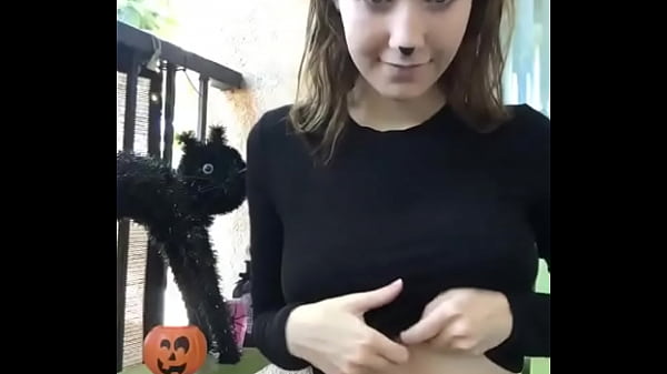 Play MP4 - Young girl flashing round tits