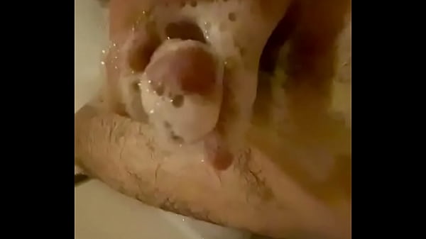 Mi masturbo con i parenti nell&rsquo;altra stanza 