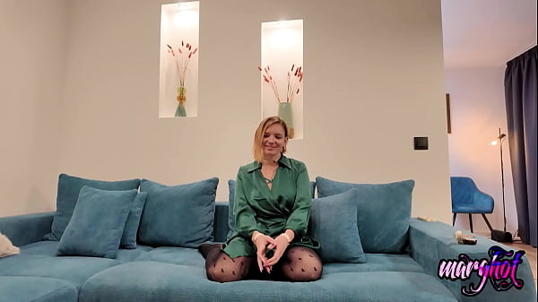 Nonton Duo Amoureux Qui Commence Par Une S&eacute;ance Photo Et Qui Fini En Sc&egrave;ne Bien Hard ... thumbnail