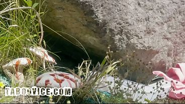 Nonton Busty Babe Has Wild Outdoor Sex By The Lake thumbnail