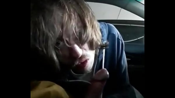 Play MP4 - sucking regular buddy in his parked car again