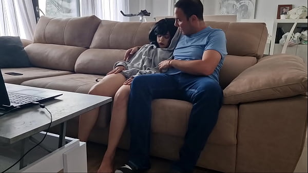 Play MP4 - Me veo una peli con mi novia y le pongo el pene en la cara por dormirse