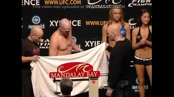 Ring girl quick watching on a dick 
