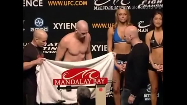 Ring girl quick watching on a dick 