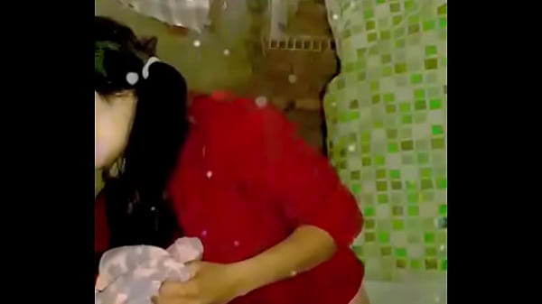 Play MP4 - Bonneyuwu - turra se ba&ntilde;a mojandose&period;sucia&period;ducha