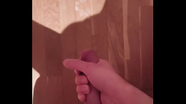 Dos semanas sin correrme hacen que mi polla explote