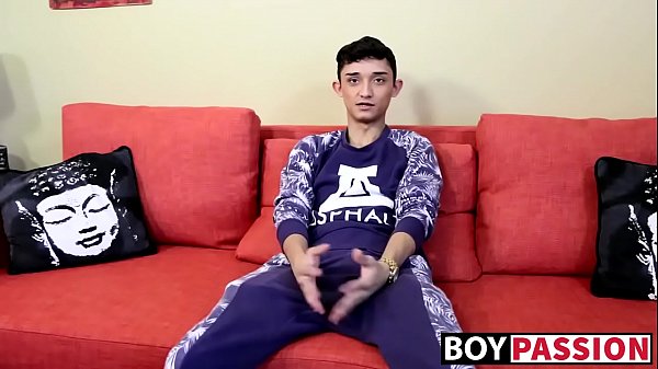 Young gay rubs his ass while jerking off 