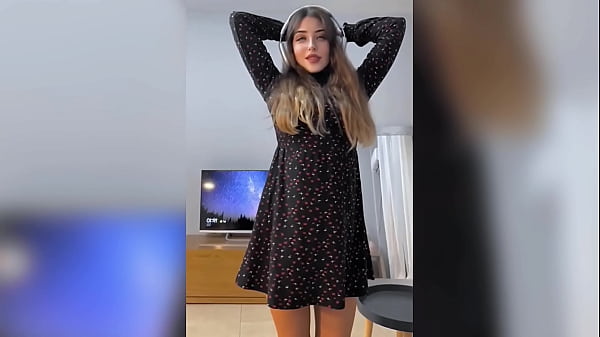 Teen Bailando Y Follando thumbnail
