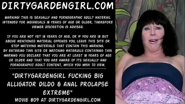 Dirtygardengirl_fucking_big alligator dildo analprolapse extreme