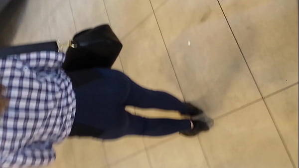 Perfect Ass @ MCDonalds 