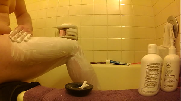 VAJulieCD shaving her legs and testing her new camera! HD! 