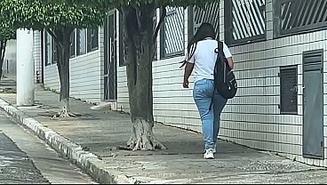 POV ALUNA PEGA CARONA COM CASADO E PAGA BOQUETE NO CARRO E LEVA GOZADA NA BUNDA