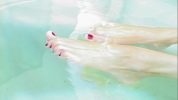 Nonton Aquajob - Busty Babe Sucks A Fat Cock And Gets Titfucked In A Hot Tub thumbnail