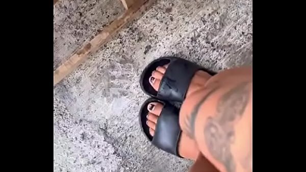 &eacute;chenle agua al piso asi es como yo refresco mi casita