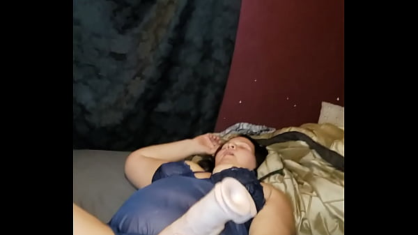 Play MP4 - Riding 14 inch dildo