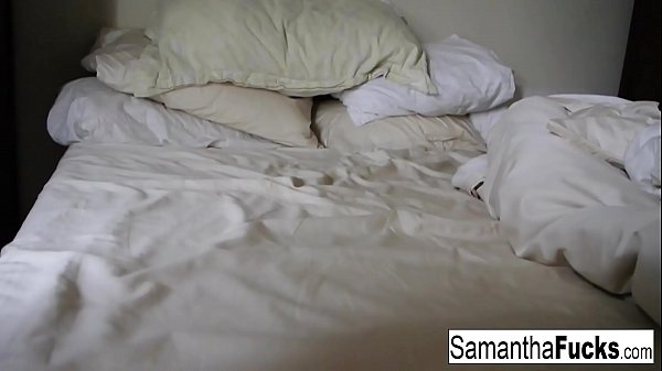 Hot babe loves to play 