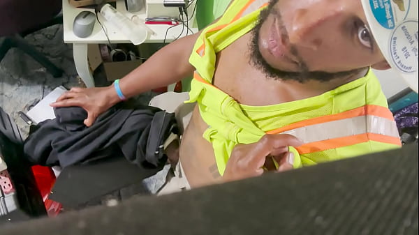 Got home from my construction job, busted a good in my hiviz and hardhat SHARE IF U LIKE CONSTRUCTION WORKERS ️️ 