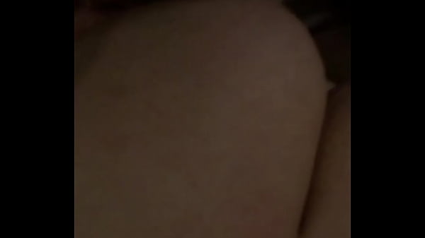 Marido adora que gozo no peito dela 