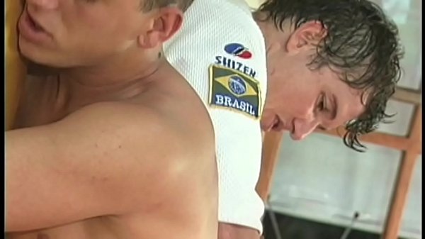 Des Beaux H&eacute;t&eacute;ros Latino Sbaisent Pour Une 1ere Fois thumbnail