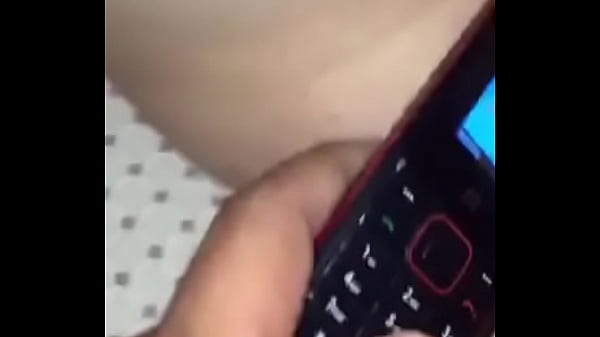 le metenel telefono teen masturbate whit a phone