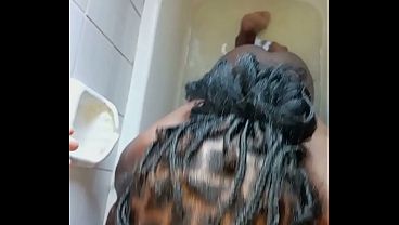 Black girl with White guy couple blowjob &amp_ Doggystyle fuck in bathrub