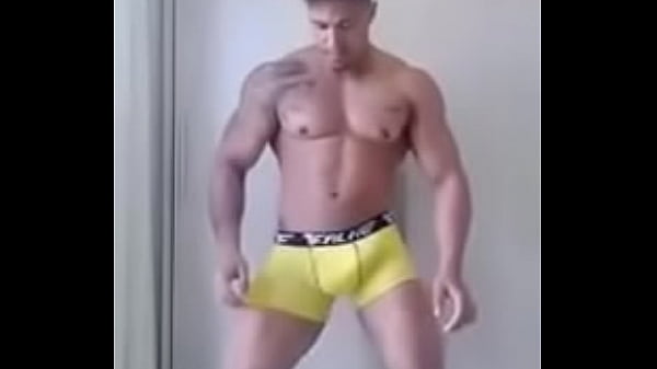 Play MP4 - Moreno gostoso dan&ccedil;ando