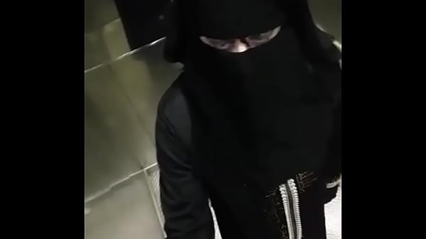 muslima naked under her niqab outside 