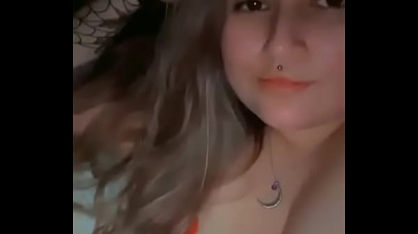 Alguien puede ayudarme estoy muy caliente.