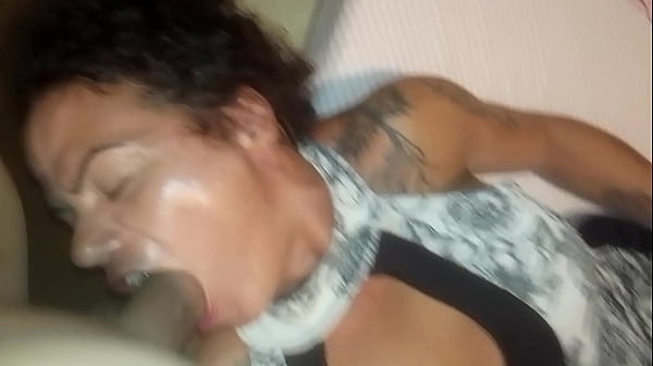 Play MP4 - Mamando o novinho pirocudo