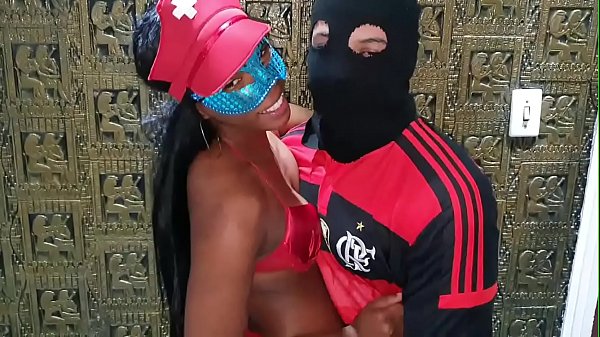 Mulata ninfeta natasha medeiros faz sexo anal com flamenguista dotado e ganha gozada em cima do cu