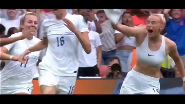Nonton Women Footballers thumbnail