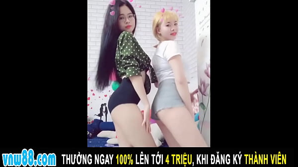 Hai Em_Teen Hot_Girl Nhảy Sexy Lộ Mu Đã Con Mắt